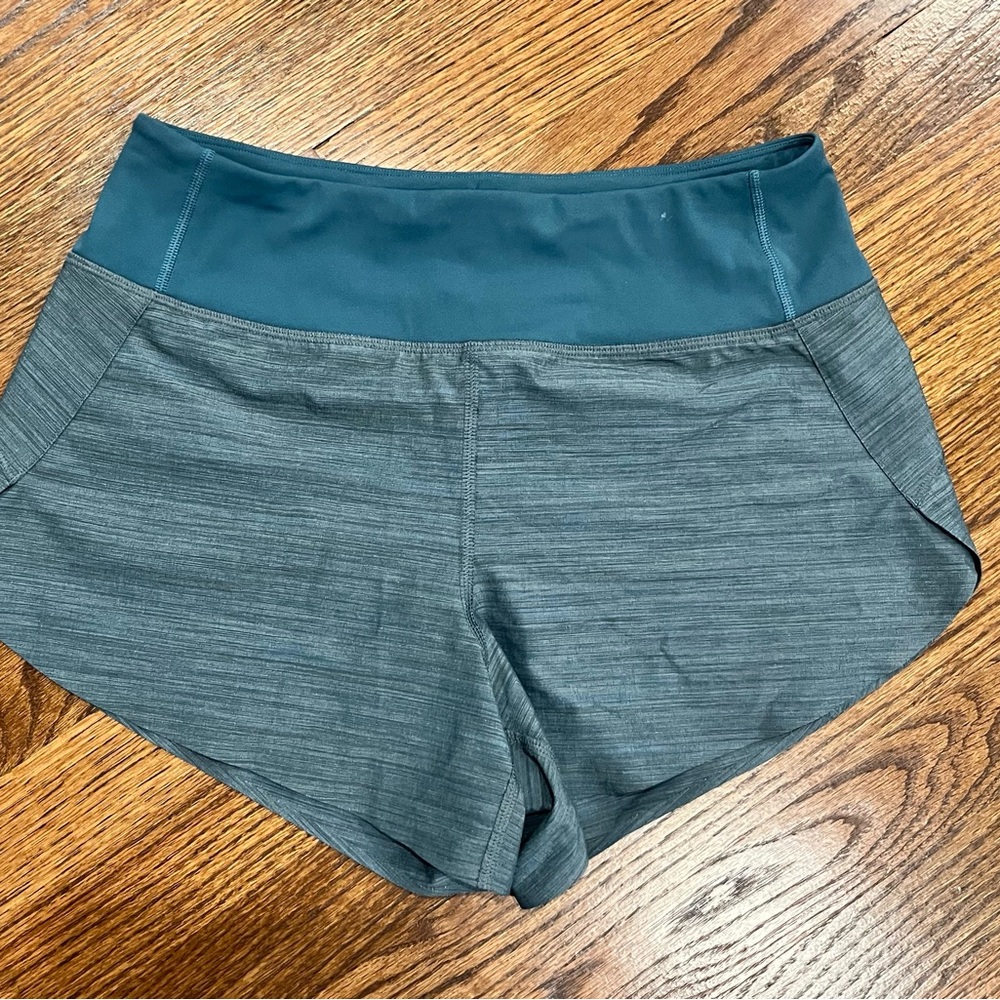 Athleta Women's Run With It textured 3.5 shorts, XS